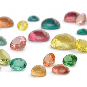 Buying Transparent Colored Gemstones with Clarity and Confidence
